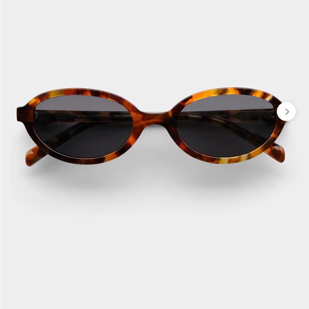 VEHLA June Tortoise/ Smoke Sunglasses
